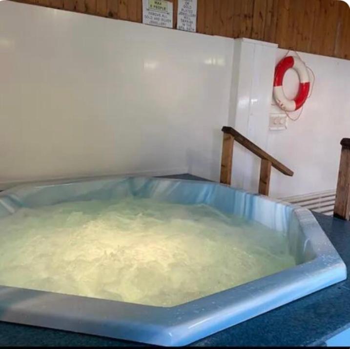 44 Gower Holiday Village Ty Gwyr Cosy 2 Bedroom Chalet Swansea Eksteriør bilde